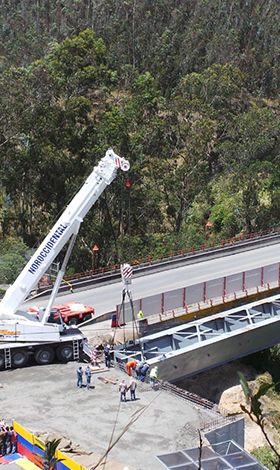 Montaje del puente internacional de Rumichaca con ingeniería de izaje especializada
