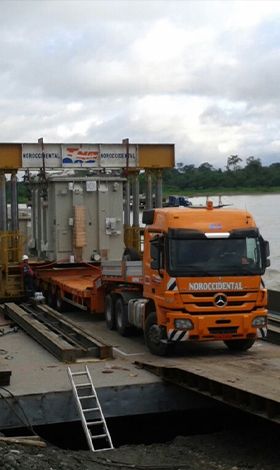 Transporte multimodal fluvial y terrestre de transformadores para sector energía