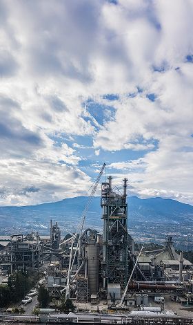 Proyecto de ampliación de planta industrial UNACEM con transporte de carga sobredimensionada en Ecuador