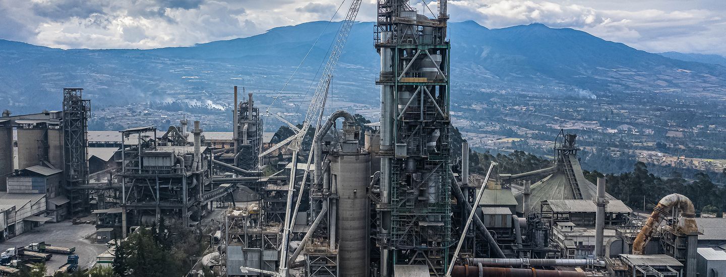 Cover del sector petróleo y gas con servicios upstream y downstream